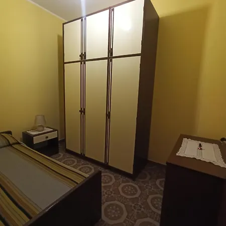 Via San Vincenzo, 21 *